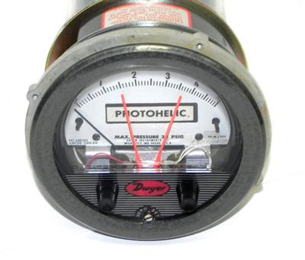 NIB DWYER 3005C PHOTOHELIC PRESSURE SWITCH/GAGE