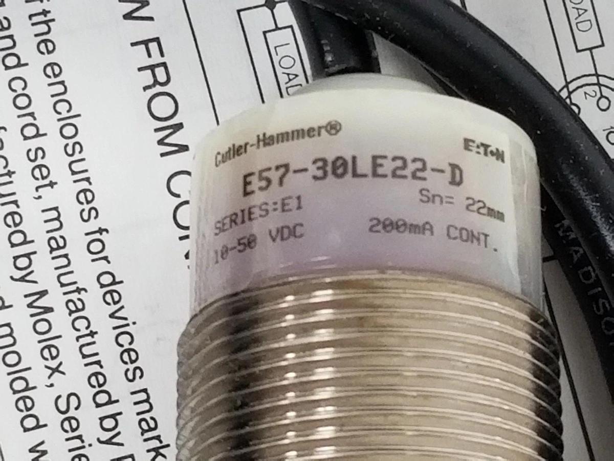Used NIB EATON CUTLER-HAMMER E57-30LE22-D TUBULAR INDUCTIVE PROX. SENSOR SER. E1