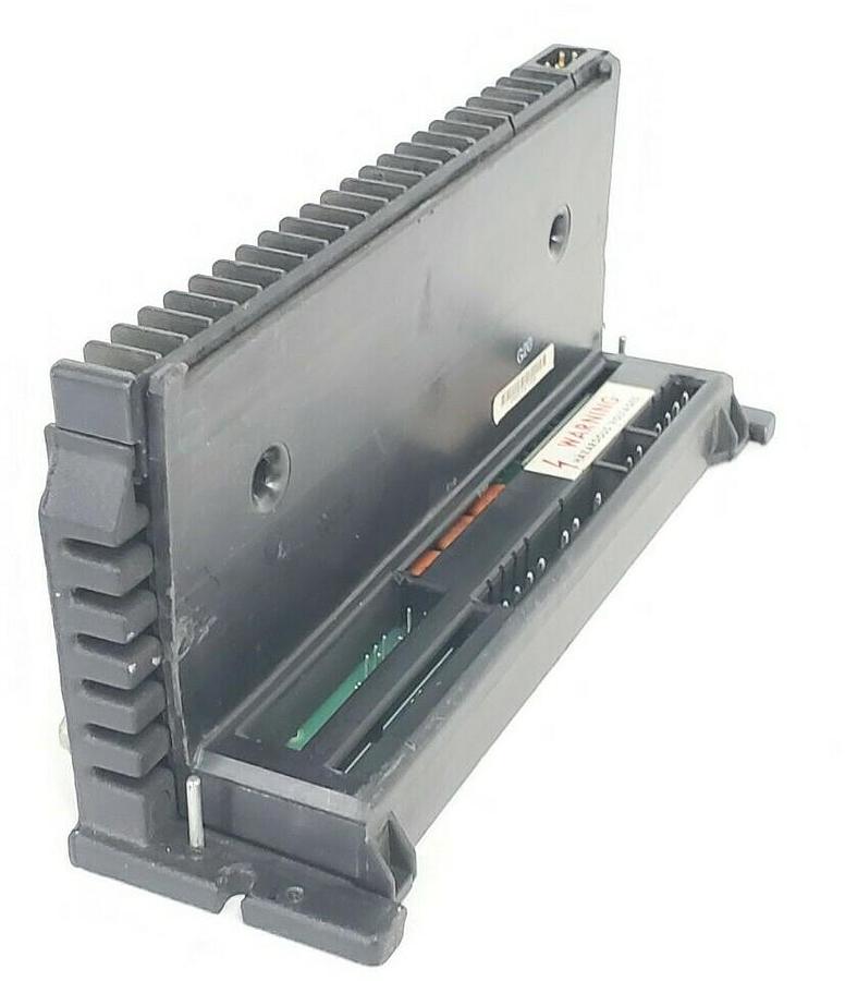 Used GE FANUC IC660TSD100B TERM. ASSEMBLY 115VAC