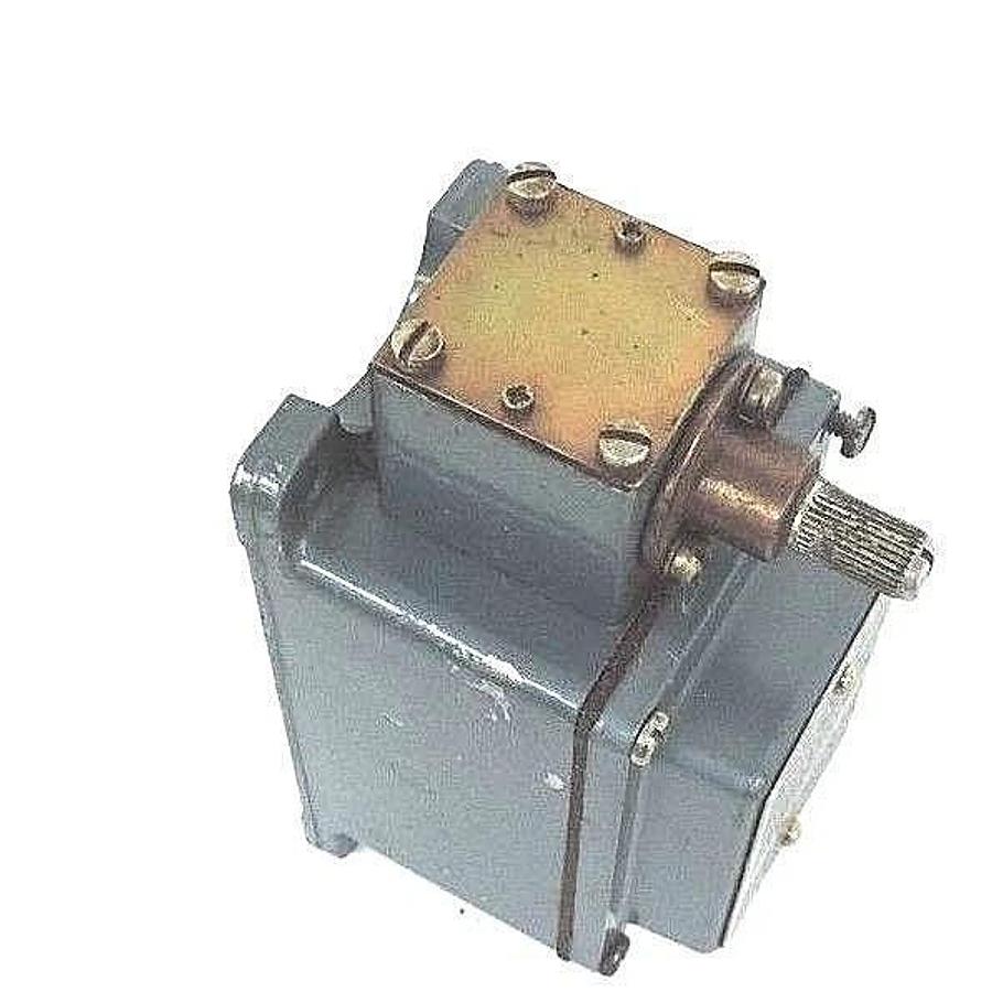 Used ALLEN BRADLEY 802T-R3TD SER. 1 OILTIGHT LIMIT SWITCH W/ Z-24808 HEAD