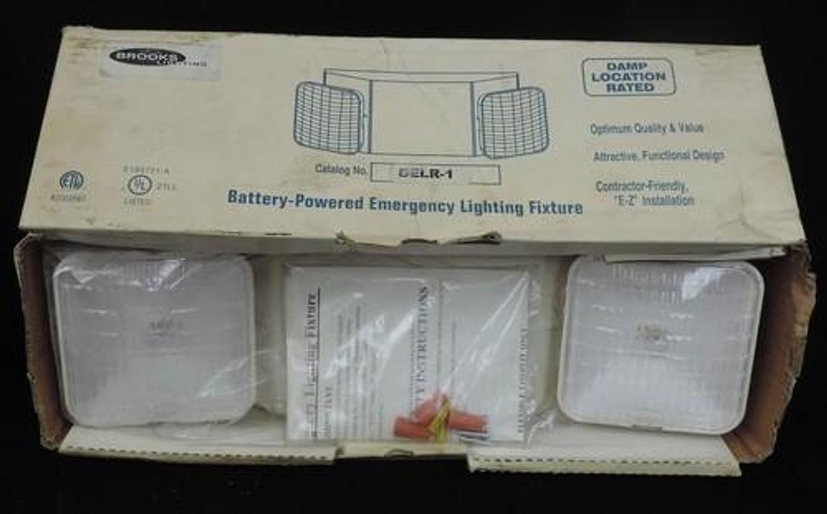 Used DUAL HEAD BATTERY-POWERED EMERGENCY LIGHTING FIXTURE (2) 5.4 WATT LAMPS BELR-1