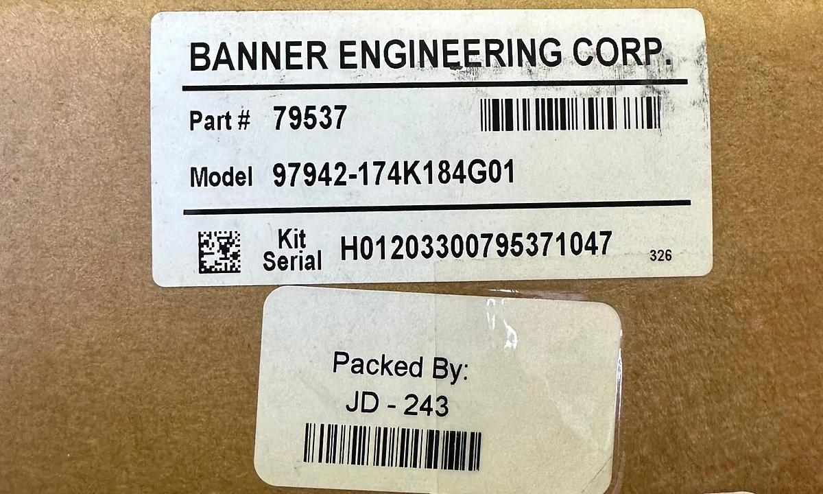NEW BANNER SLSE14-900P8 / SLSE14900P8 EZ-SCREEN EMITTER LIGHT CURTAIN 136746