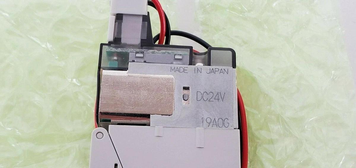 Used NIB CKD 4GB119R-00-E2K-3 DISCRETE VALVE DC24V 4GB119R00E2K3