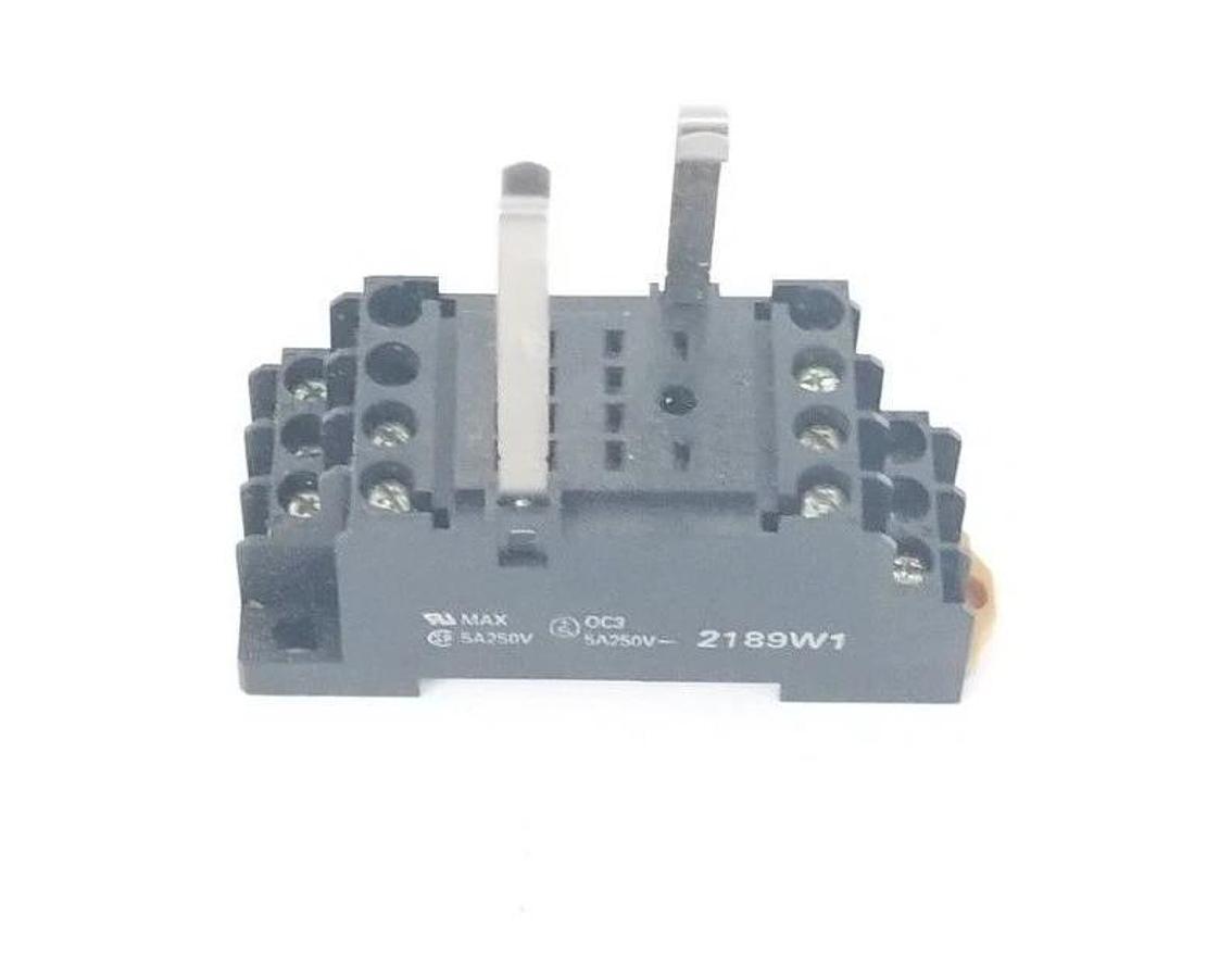Used OMRON PYF14A-1 RELAY SOCKET PYF14A1