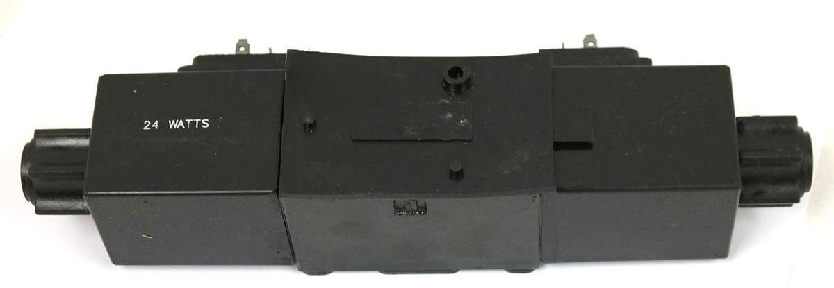 Used PARKER D1VW4CJJF 70 HYDRAULIC VALVE 24 VDC 1.00 AMP 24 WATTS COIL