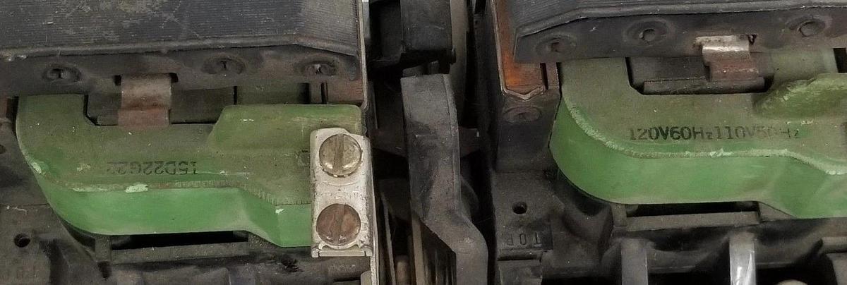 Used GENERAL ELECTRIC CONTACTOR ASSEMBLY W/ 15D22G22 COILS, 124D028, CR124 RELAYS
