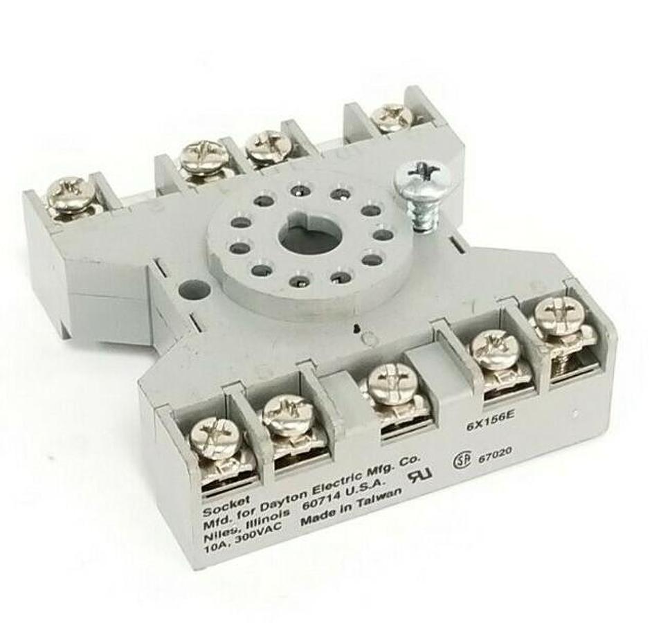 Used DAYTON 6X156E SOCKET 10A, 300VAC