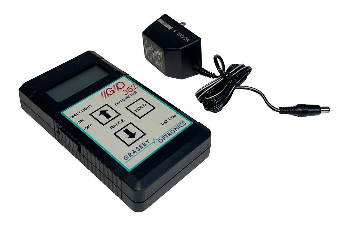 Used GRASEBY OPTRONICS GO 352 / GO352 OPTOMETER 3-1/2 DIGIT LCD DISPLAY W/ CASE NSMP