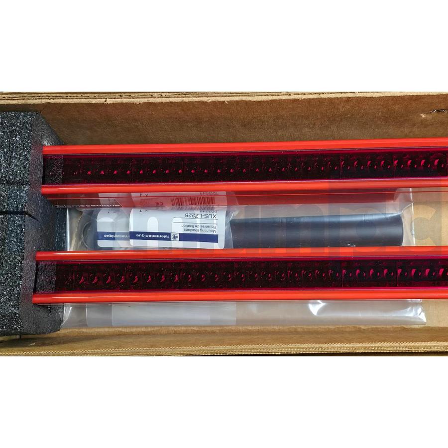 Telemecanique XUS-LBR5A1040 | XUSLBR5A1040 Safety Light Curtain Set 1040mm NSMP