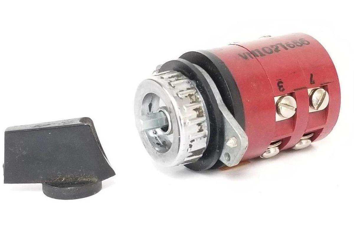 Used OEM CONTROLS VN102T656 SELECTOR SWITCH 16A, 300V