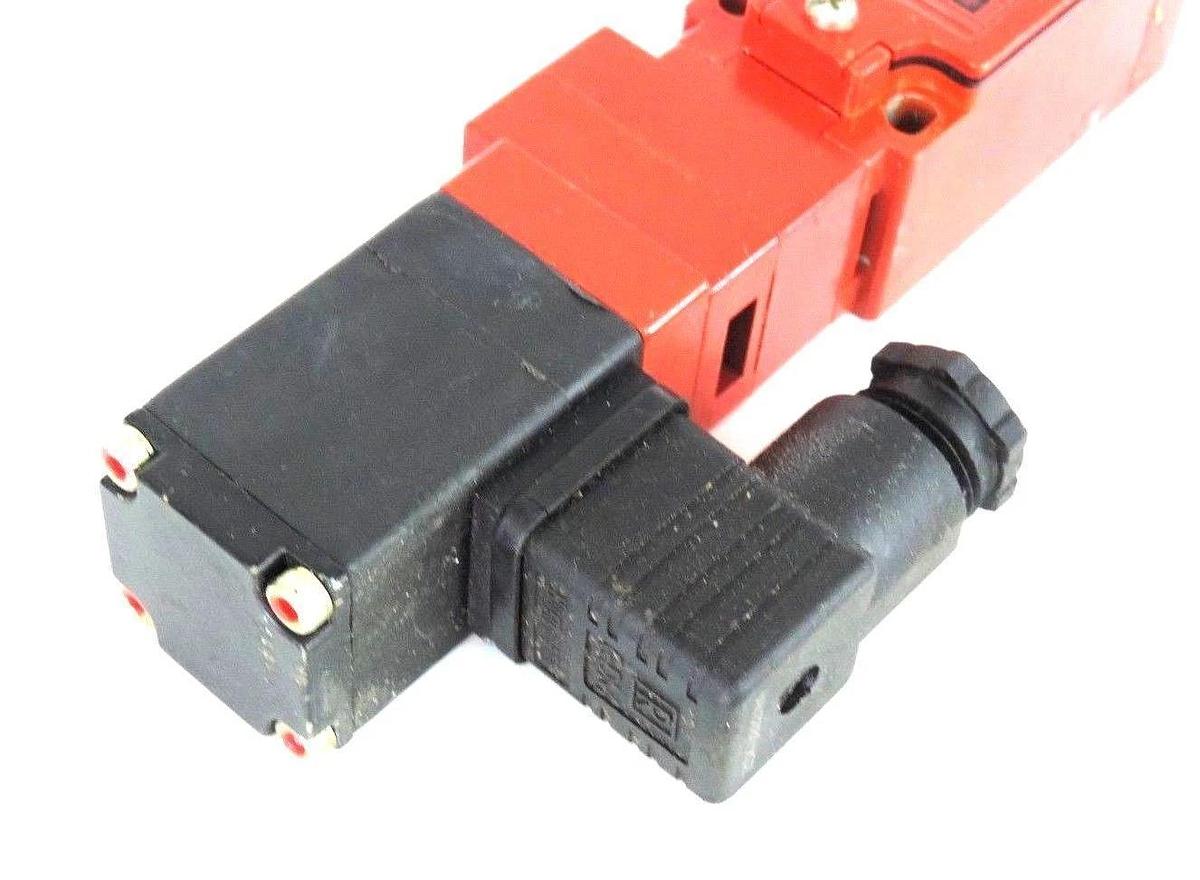 Used TELEMECANIQUE XCK-J5954F3H4 SAFETY SWITCH XCKJ5954F3H4 W/ ZCK-J922H4 CONNECTOR