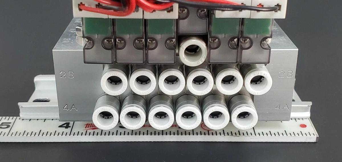 Used NIB CKD M4GB120R-C6-E2HZ1D-6-3 VALVE MANIFOLD ASSEMBLY M4GB120RC6E2HZ1D63, DC24V