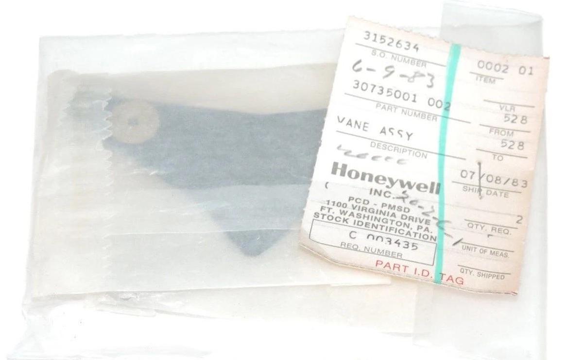 Used LOT OF 2 NEW HONEYWELL 30735001 002 VANE ASSEMBLIES
