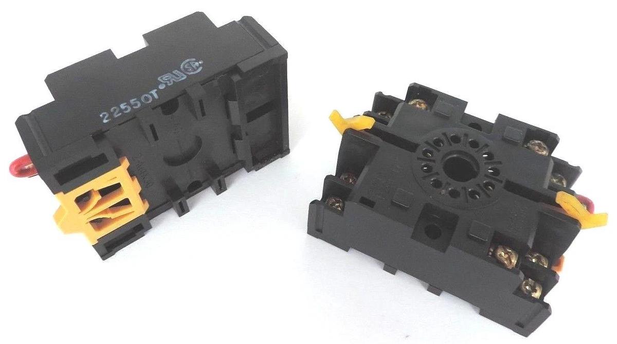 Used LOT OF 5 OMRON P2CF-11 SOCKET RELAYS 10A 250VAC P2CF11