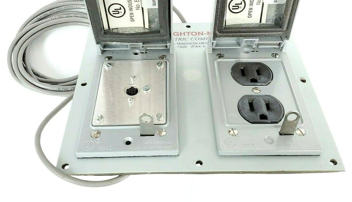 Used MCNAUGHTON-MCKAY BE-467766 INDUSTRIAL CONTROL PANEL MCMCCP-P5D CONVENIENCE PORT