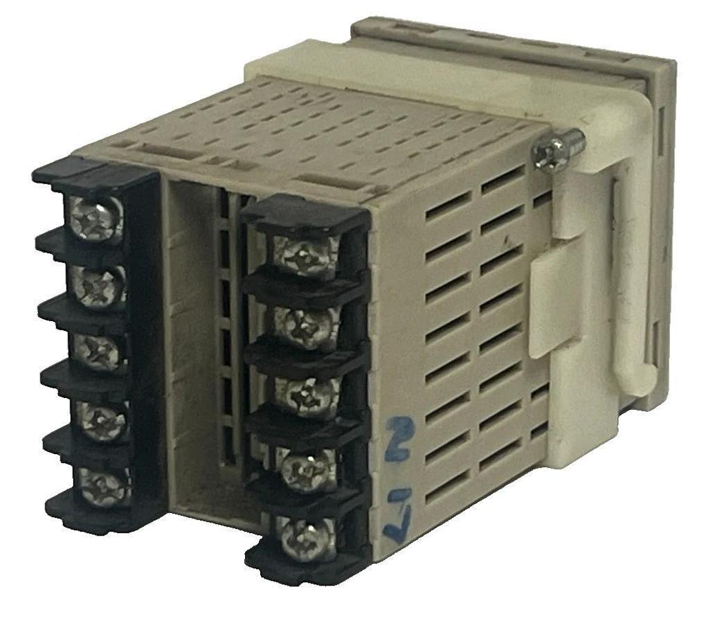 Used OMRON E5CSV-R1KJ-W Temperature Controller 1/8 DIN Relay Output K TC Input