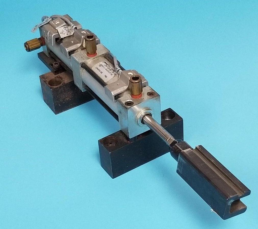 Used PHD A3VF11/8X2X13/16-M CYLINDER VALVE 3 POSITION 150PSI AIR 194476-02 , 17522