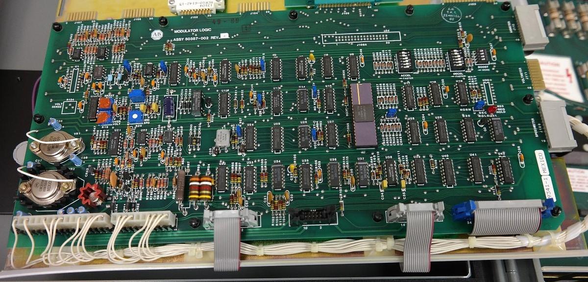 Used NEW ALLEN BRADLEY 1334-DJB ADJ. FREQ. MOTOR DRIVE 1334DJB SERIES B