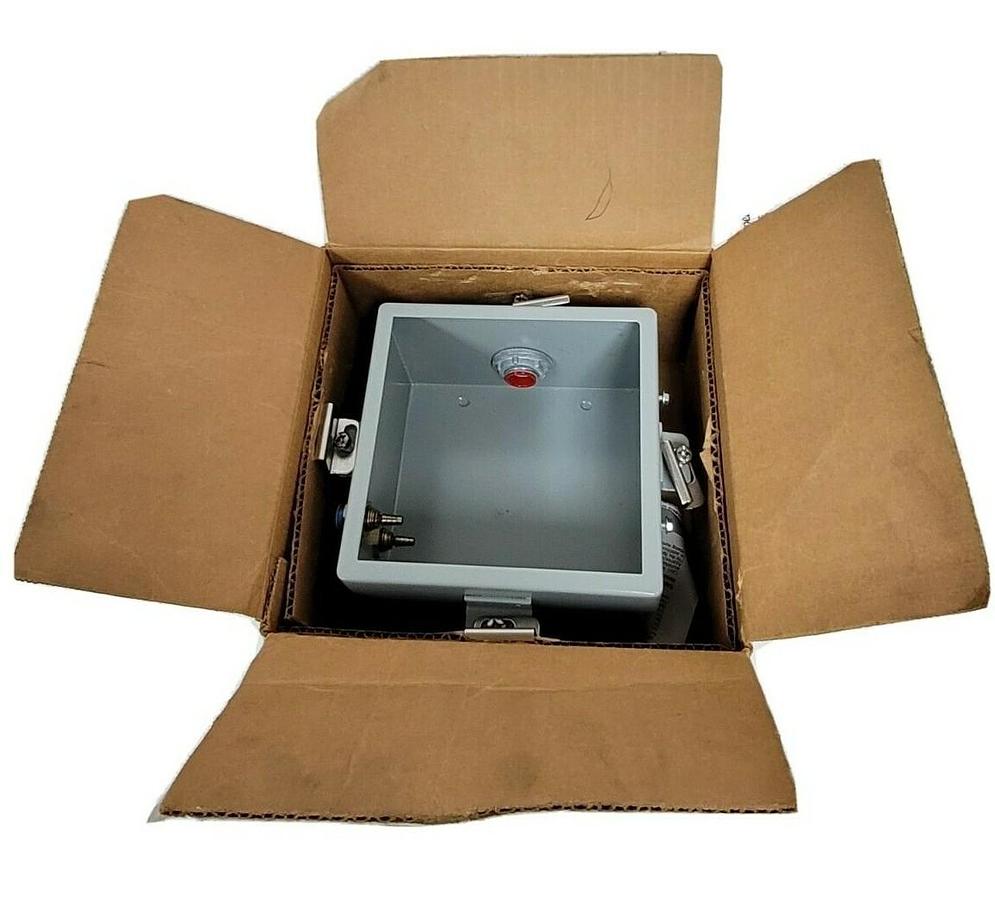 Used NIB DWYER 1824-40-WP PRESSURE SWITCH ENCLOSURE 182440WP
