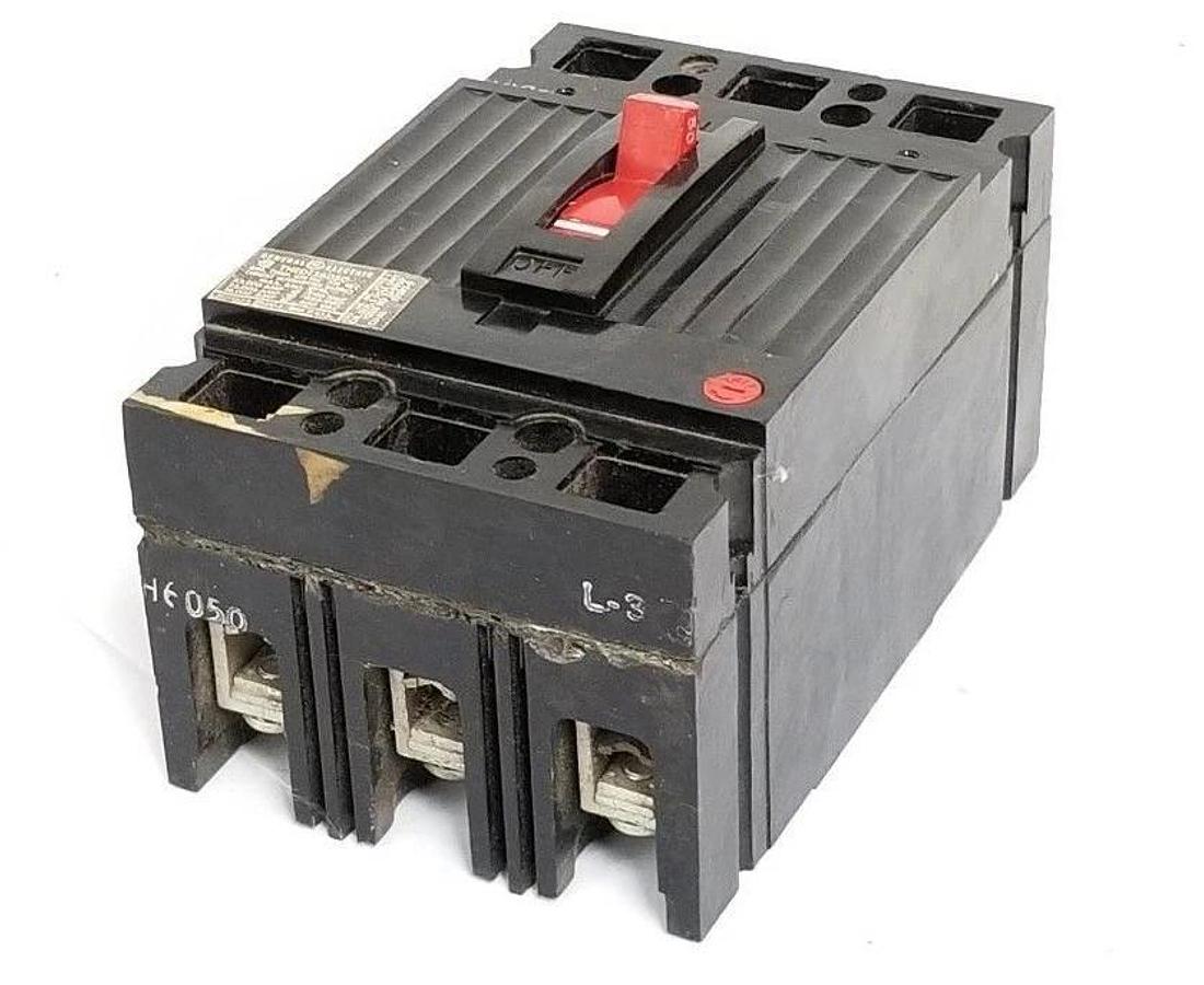 Used GENERAL ELECTRIC THED136050 CIRCUIT BREAKER 50AMP 3POLE 600VAC
