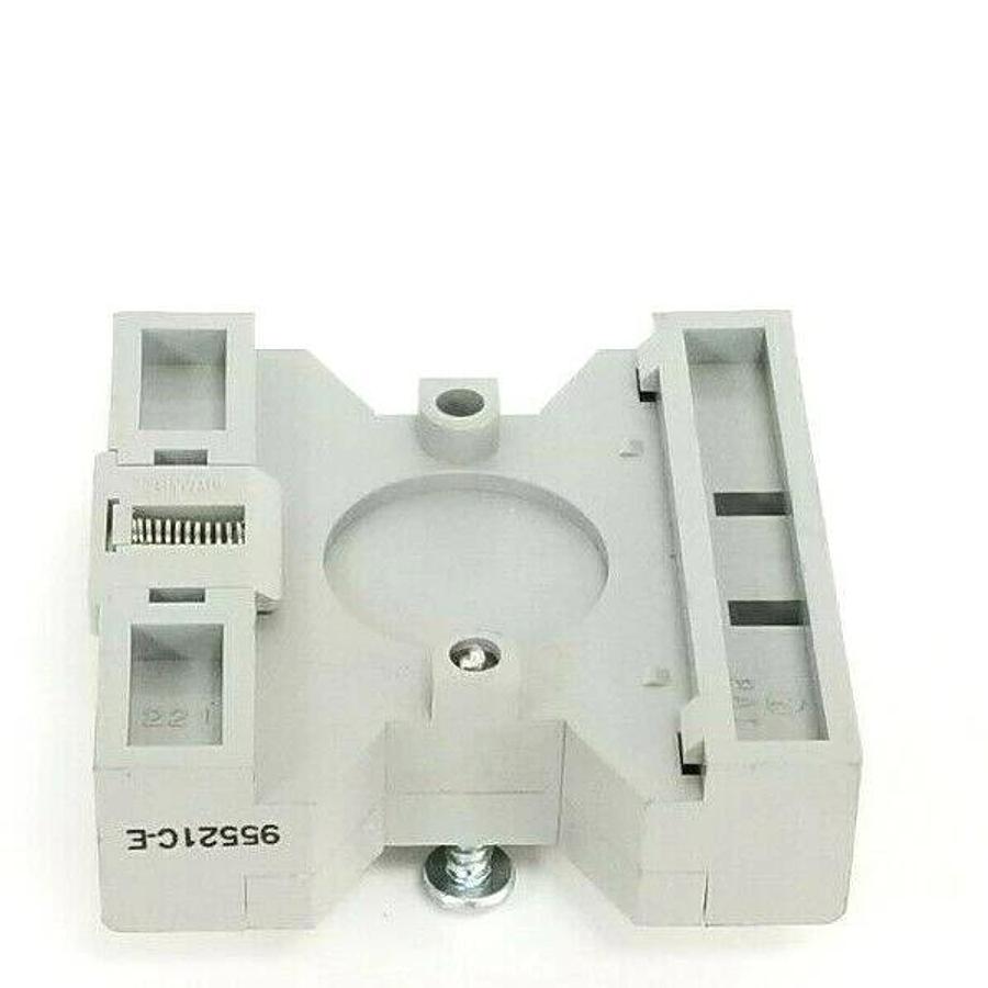 Used DAYTON 6X156E SOCKET 10A, 300VAC