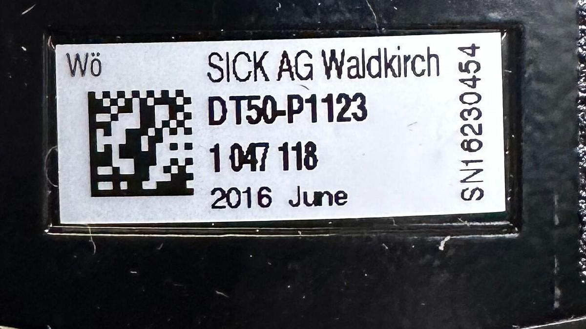 Used NEW SICK DT50-P1123 / DT50P1123 MID-RANGE DISTANCE SENSOR 10-30Vdc 1 047 118