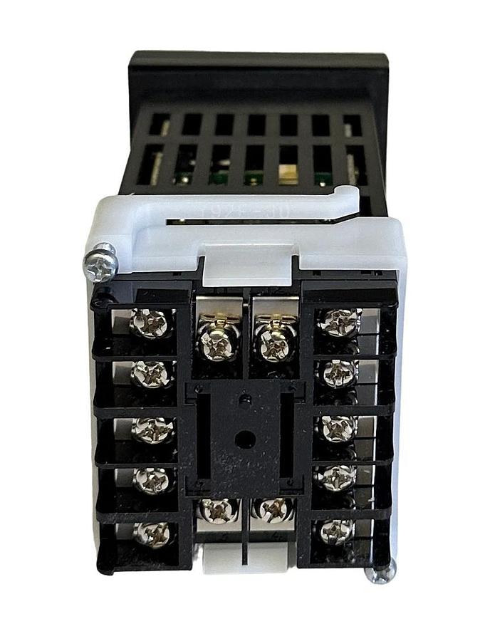 NEW OMRON E5CK-QQ101 / E5CKQQ101 DIGITAL CONTROLLER E5CK MULTI-RANGE 100-240VAC