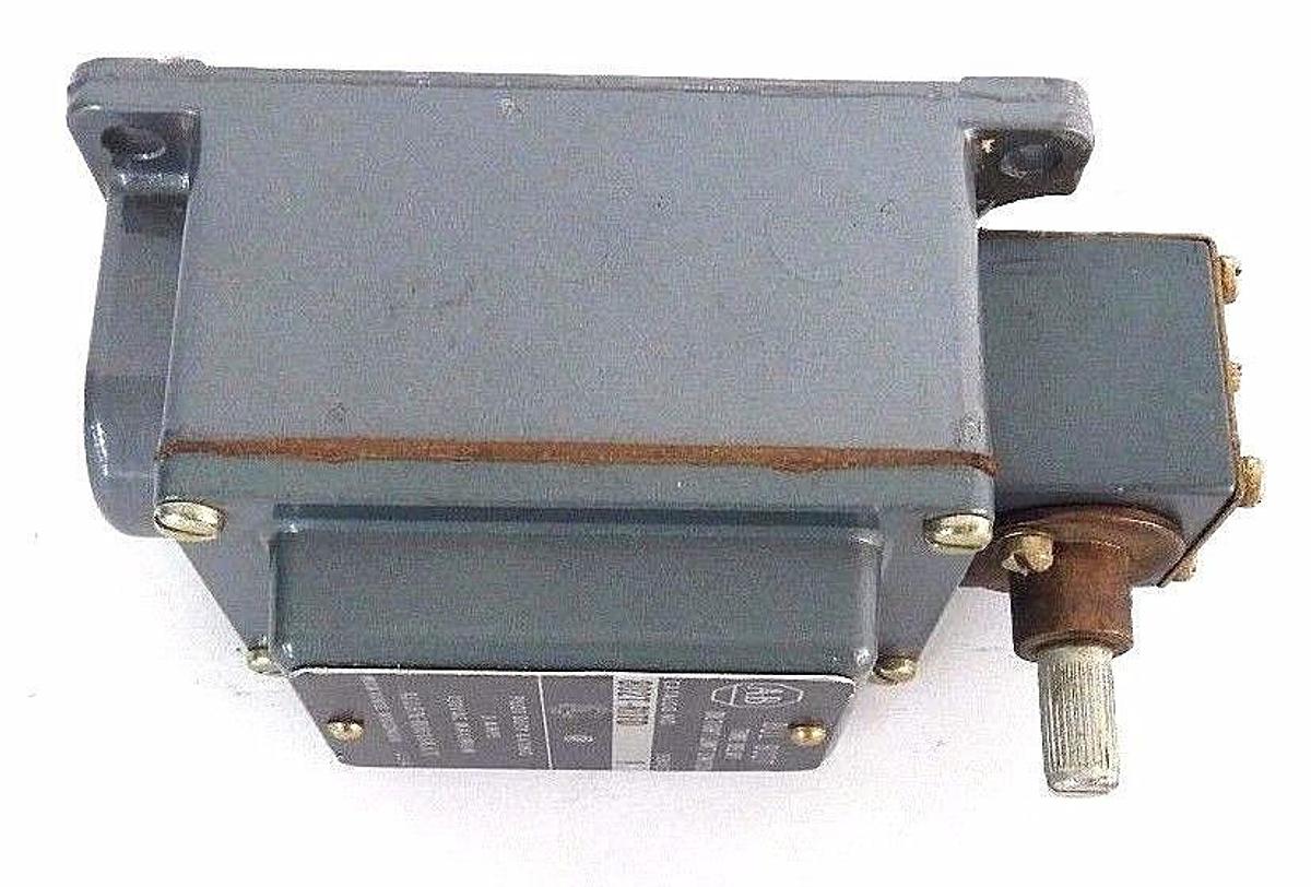 Used NEW ALLEN BRADLEY 802T-R1TD SER. 1 LIMIT SWITCH 802TR1TD 3AMPS, 120VAC MAX.