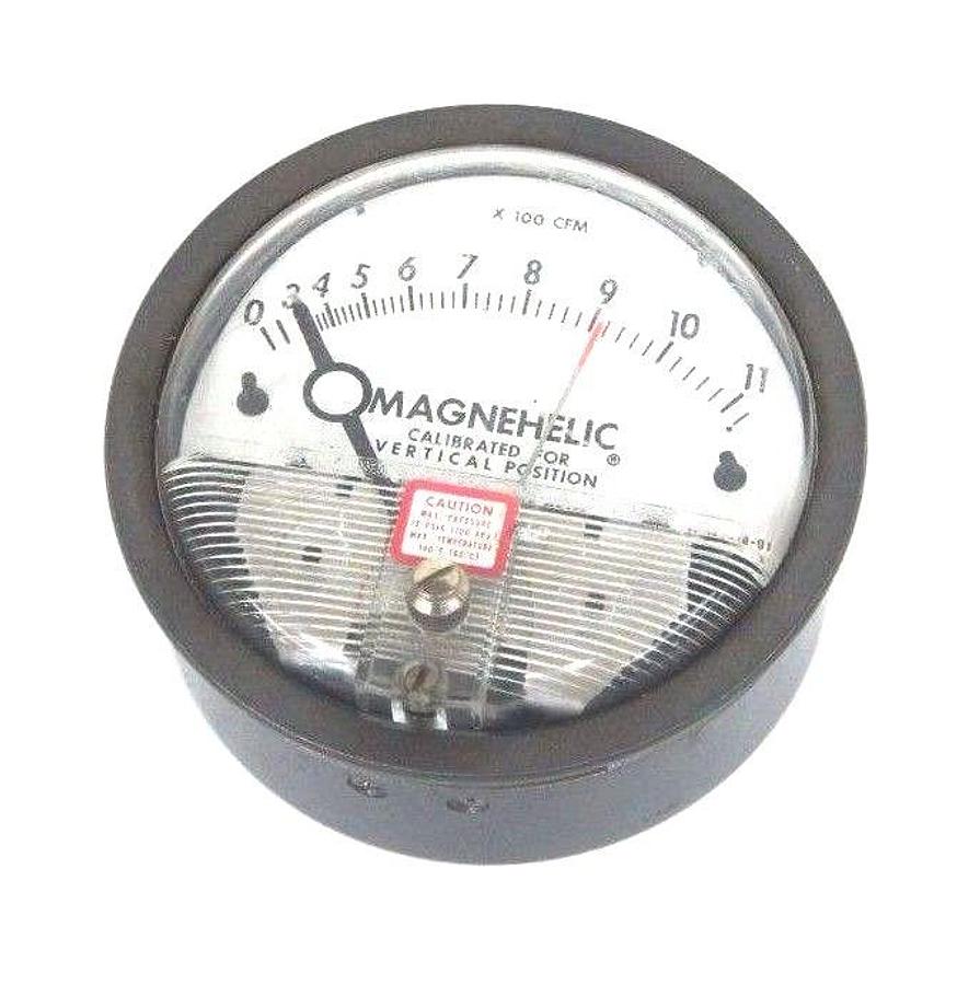 Used DWYER 12-166981-00 MAGNEHELIC PRESSURE GAUGE 15 PSIG MAX, 0-40, 1216698100