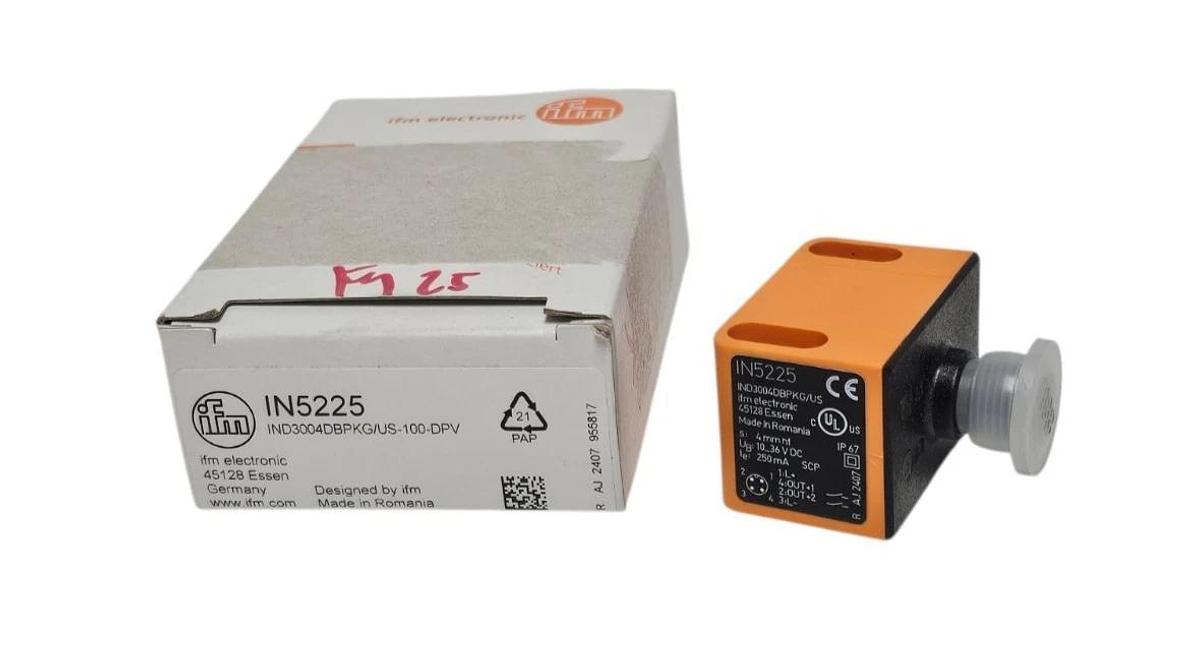 NIB IFM IND3004DBPKG/US-100-DPV INDUCTIVE DUAL SENSOR IN5225