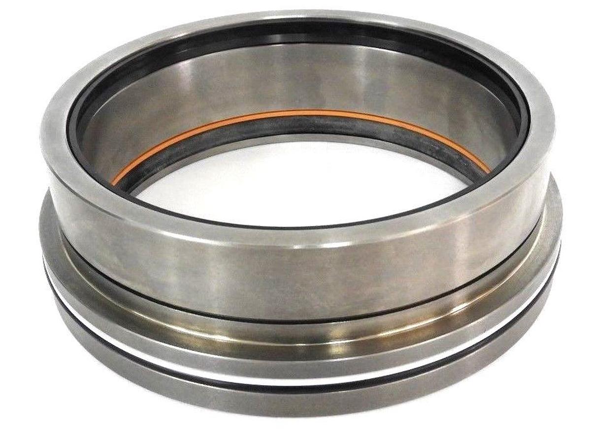 Used NEW HYDRO LINE HYD-N5-660-44 IRON GLAND WITH LLIP NBR SEALS 5-1/2" N5-660-44
