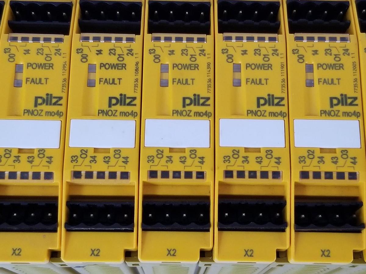 Used LOT OF 9 PILZ PNOZ-MO4P SAFETY RELAY EXPANSION MODULES PNOZMO4P