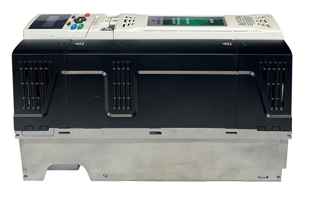 Used CONTROL TECHNIQUES M700-054 00300 A / M700 UNIDRIVE 20/20HP 380-480V 3PH USNP