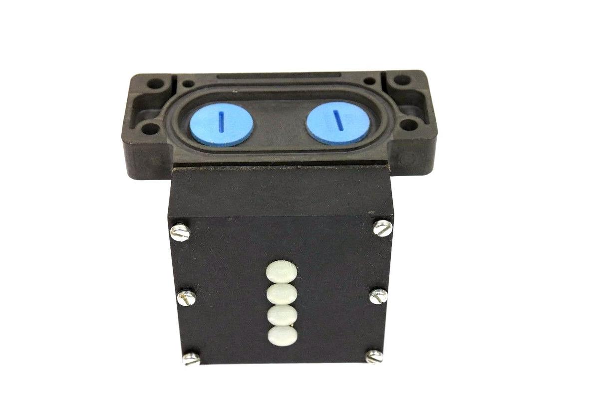 NIB BALLUFF BNS 819-D04-R12-62-10-FE SWITCH BNS01KK 130637 BNS819D04R126210FE