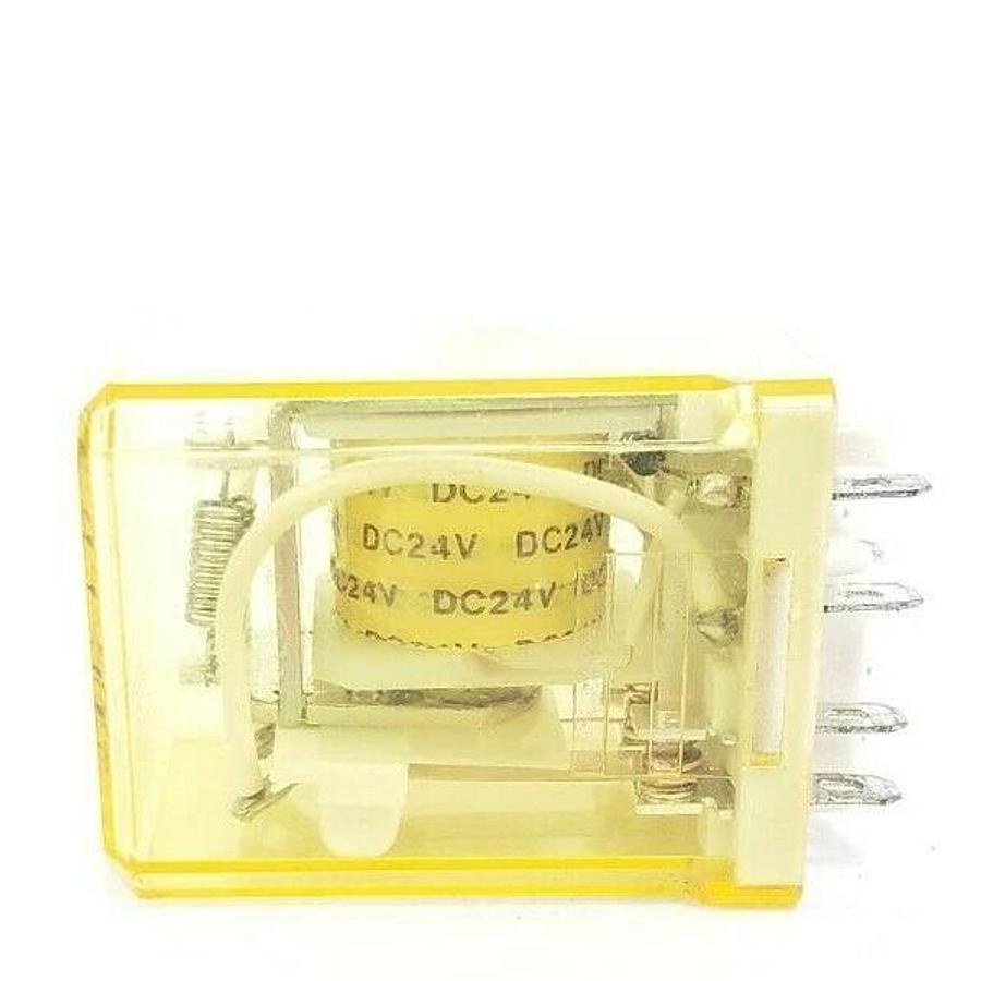Used IDEC RR3B-D-DC24V RELAY PLUG-IN 3PDT 10A 24VDC, RR3BDDC24V