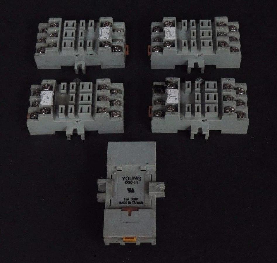 Used LOT OF 5 YOUNG INDUSTRIES DSQ-11 RELAY SOCKETS 10/15A 300V DSQ11