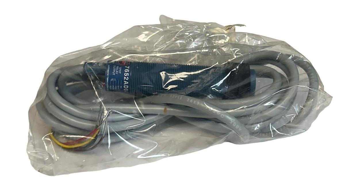 Used ATC 7652A D04 F22 RX / 7652AD04F22RX 18mm SERIES PHOTOELECTRIC SENSOR AC/DC NSMP
