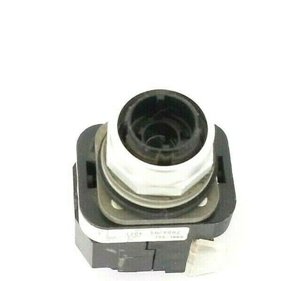 Used ALLEN BRADLEY 800T-PB16 PUSHBUTTON 800TPB16 SER. T 120V, 800T-XA SER. D NO LAMP