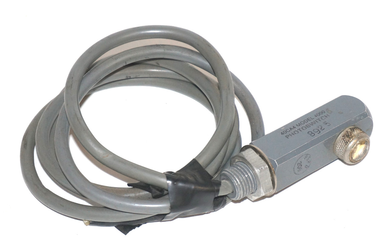 Used ALLEN BRADLEY/PHOTOSWITCH 40CA4-4000 PHOTOELECTRIC SENSOR SIDEVIEW 40CA44000