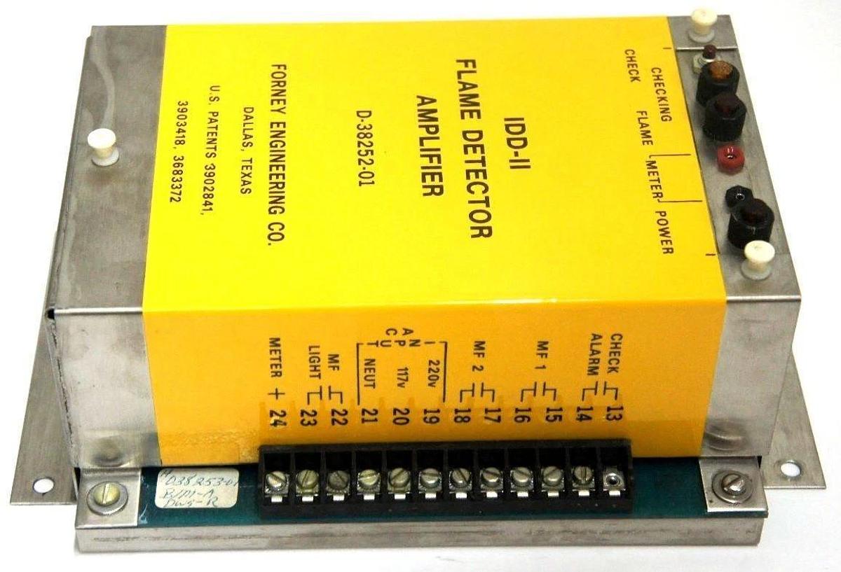 Used FORNEY IDD-II FLAME DETECTOR AMPLIFIER D-38252-01 D3825201