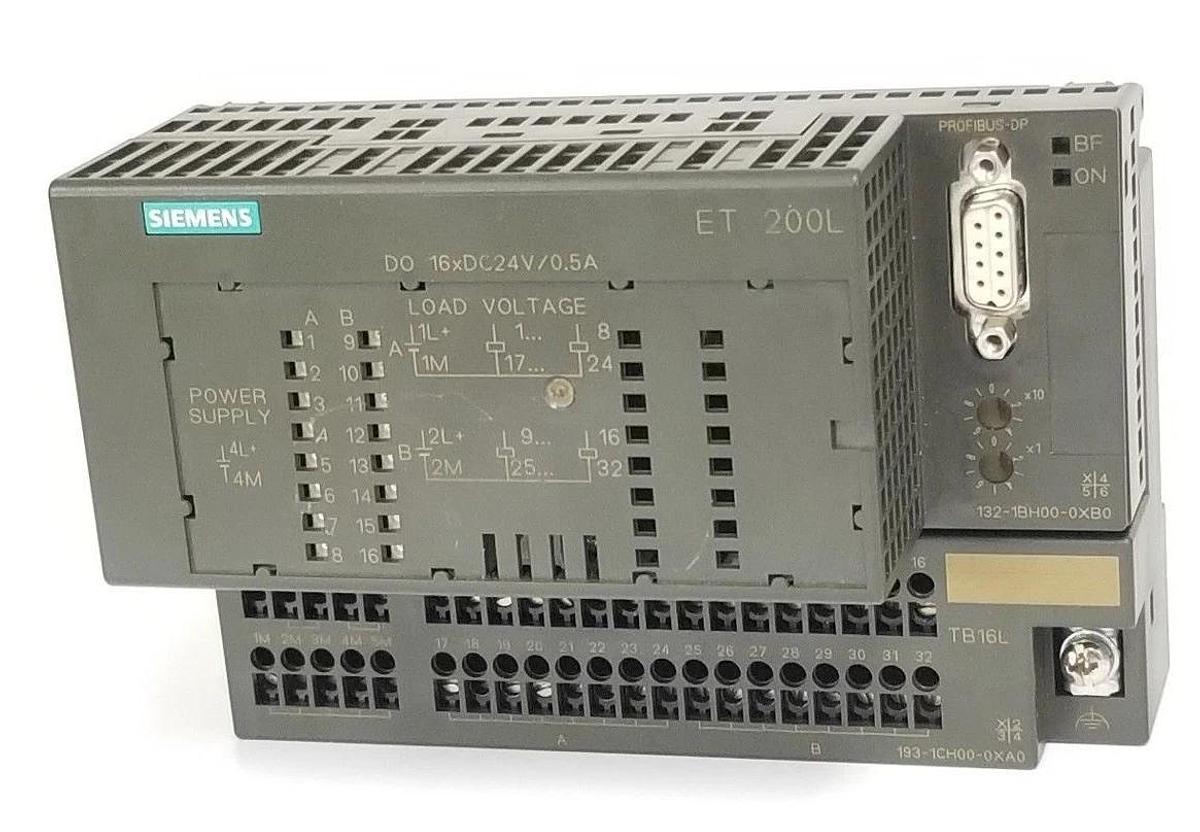 Used SIEMENS 6ES7 132-1BH00-0XB0 DIGITAL OUTPUT MODULE W/ 6ES7 193-1CH00-0XA0 BASE