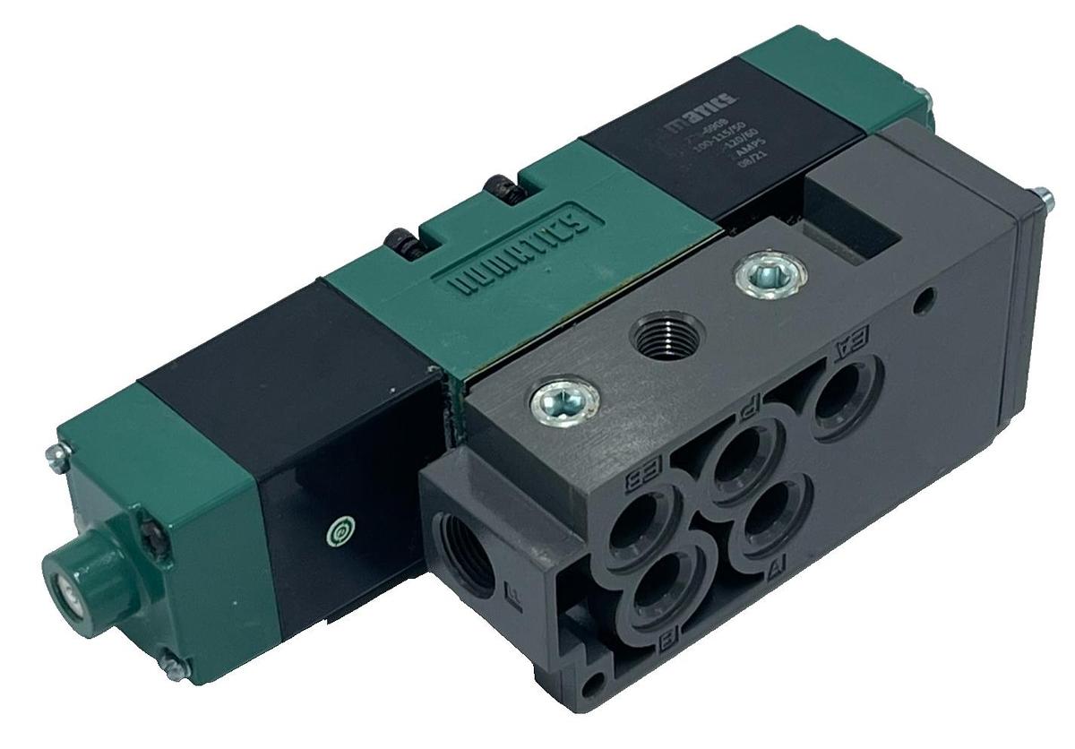 Used NUMATICS 152SS431K000030 Solenoid Valve 24VDC 4-Way 3-Pos Spring Return 1/4" NPT