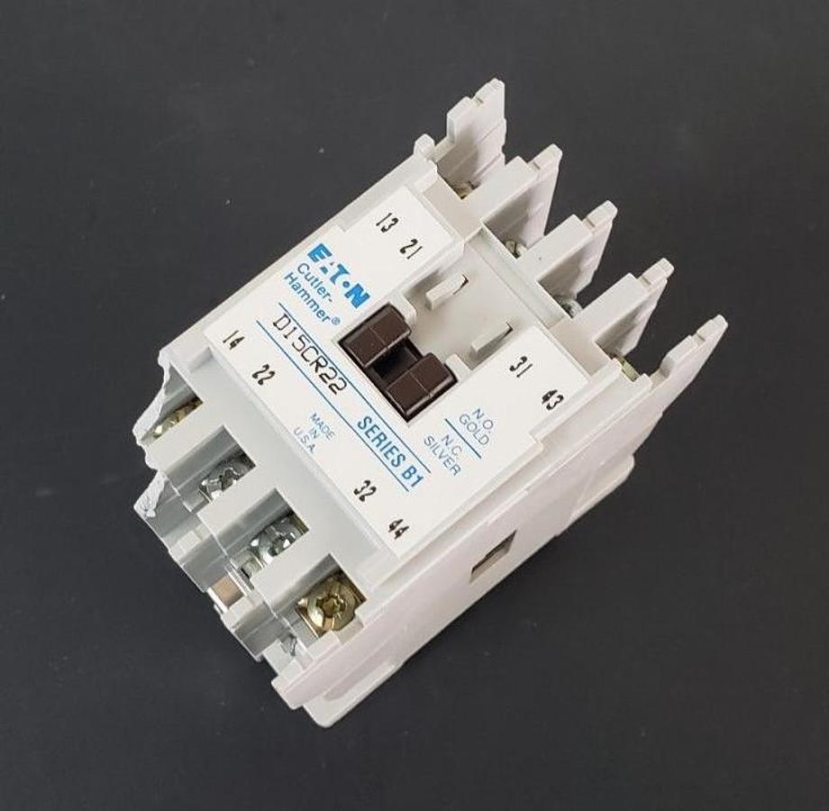 Used NEW EATON CUTLER-HAMMER D15CR22CB MULTIPOLE RELAY D15CR22 SER. B1 (DAMAGED)