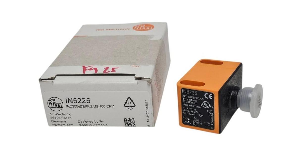 NIB IFM IND3004DBPKG/US-100-DPV INDUCTIVE DUAL SENSOR IN5225