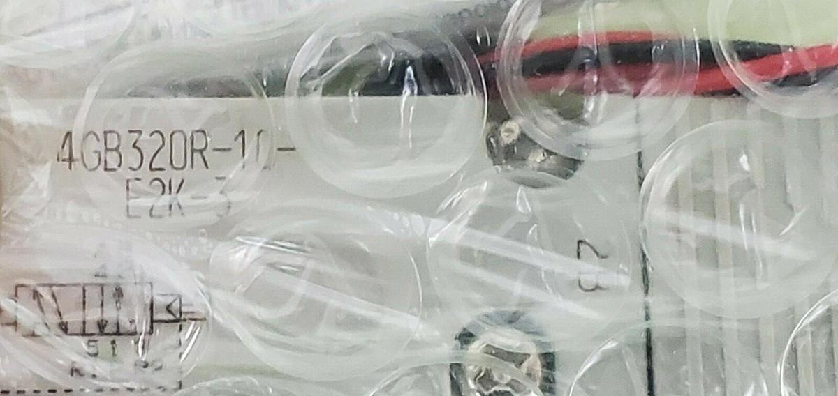 NEW CKD 4GB320R-10-E2K-3 PNEUMATIC PILOT VALVE 4GB320R10E2K3