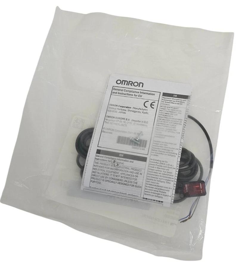 Used NEW OMRON E3T-FL11 2M PHOTO ELECTRIC SWITCH E3TFL11 24V DC 3-WIRE