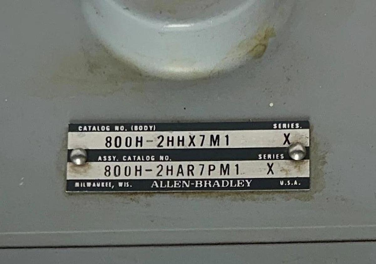 Used ALLEN BRADLEY 800H-2HHX7M1 /X BULLETIN 800H PUSHBUTTON ASSEMBLY 800H-NP30 USNP
