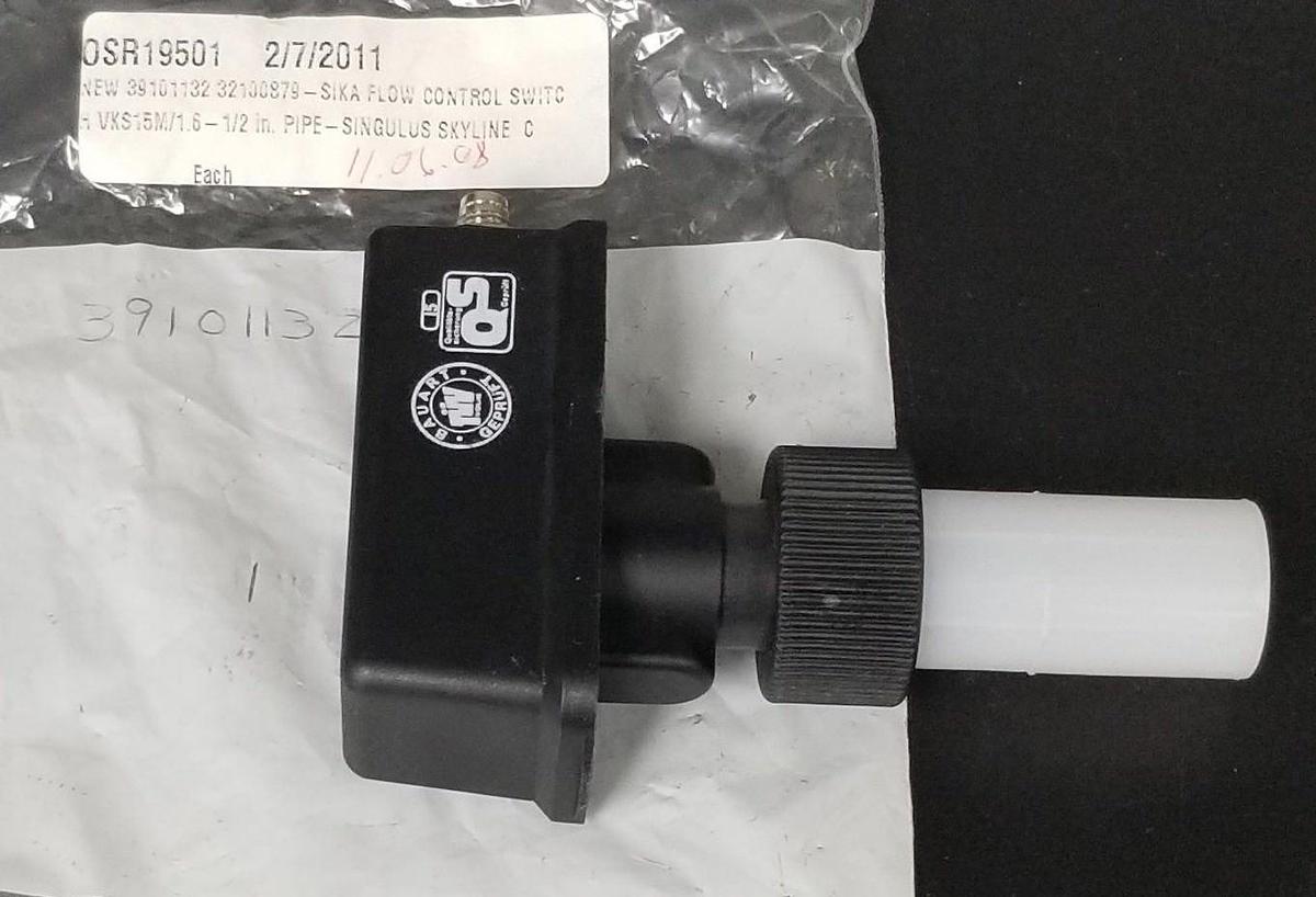 Used NEW SIKA VKS15M2SINGU07 FLOW CONTROL SWITCH VKS15M/1.6, 1/2" PIPE