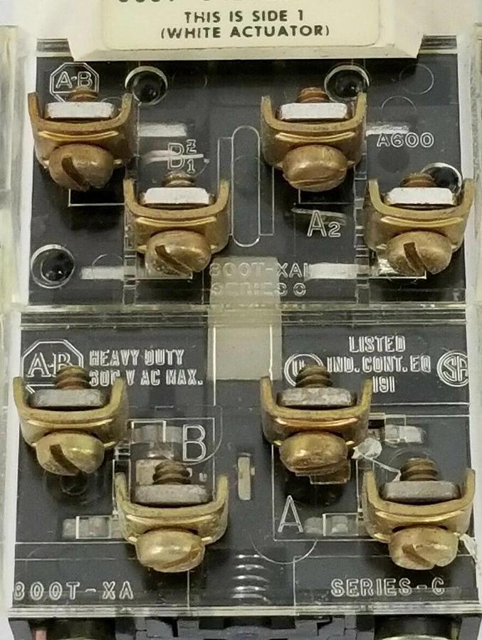 NIB ALLEN BRADLEY 800T-J42KE7BBNA SELECTOR SWITCH 800T-J42KE7 SER. N