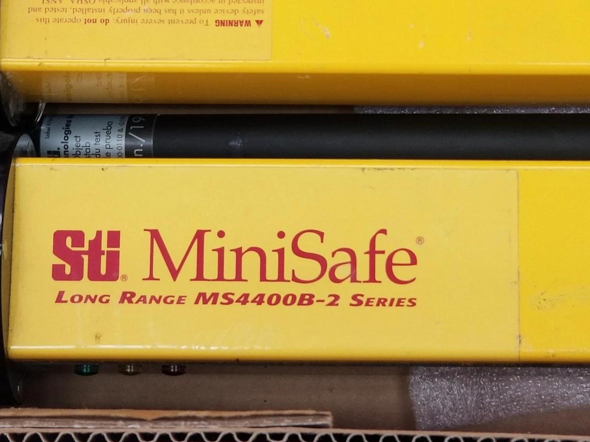 Used SET OF STI MODEL: MS4436B-2 LIGHT CURTAIN SET SYS MS44B-2 36 IN. 914MM 115VAC